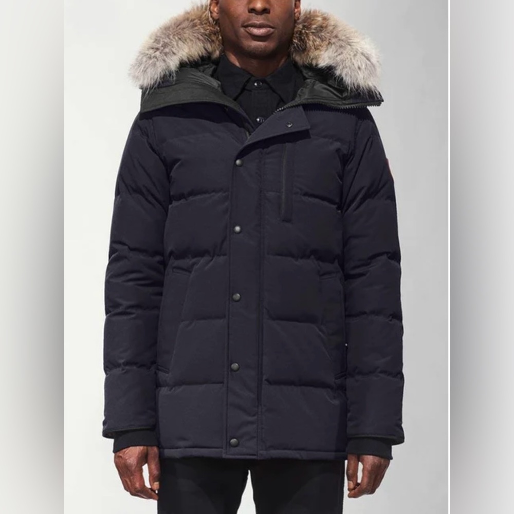 Men’s Canada Goose Carson parka - like new - size medium - color- navy 76